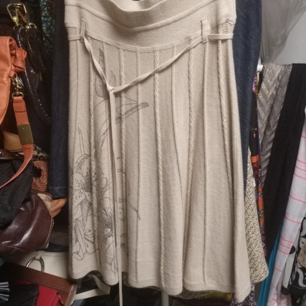 Cute midi sweater skirt.